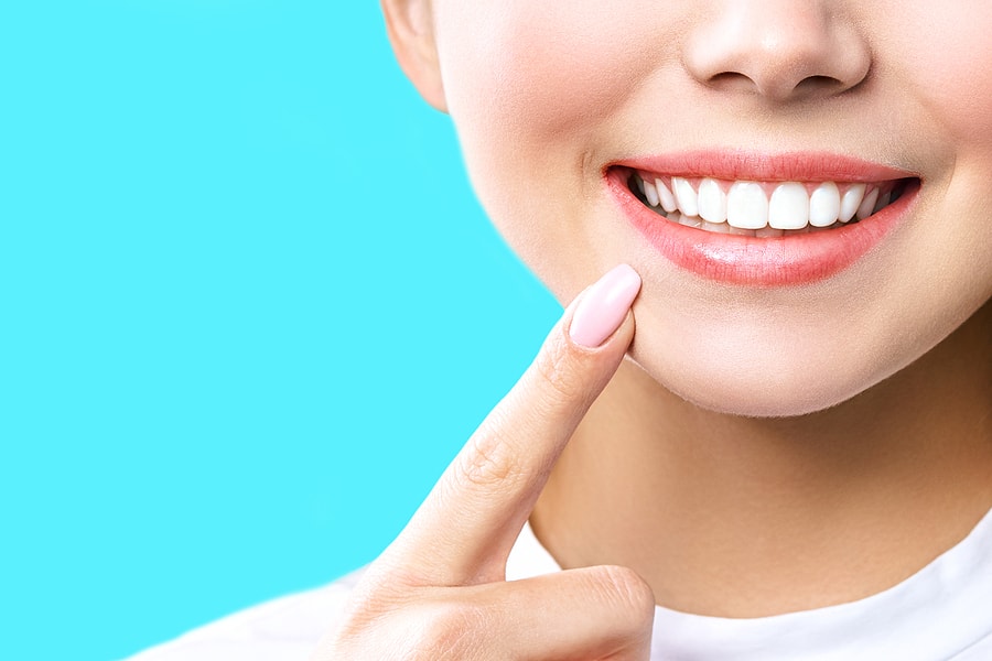 راز افرادی که دندان‌های سالم و زیبا دارند چیست؟